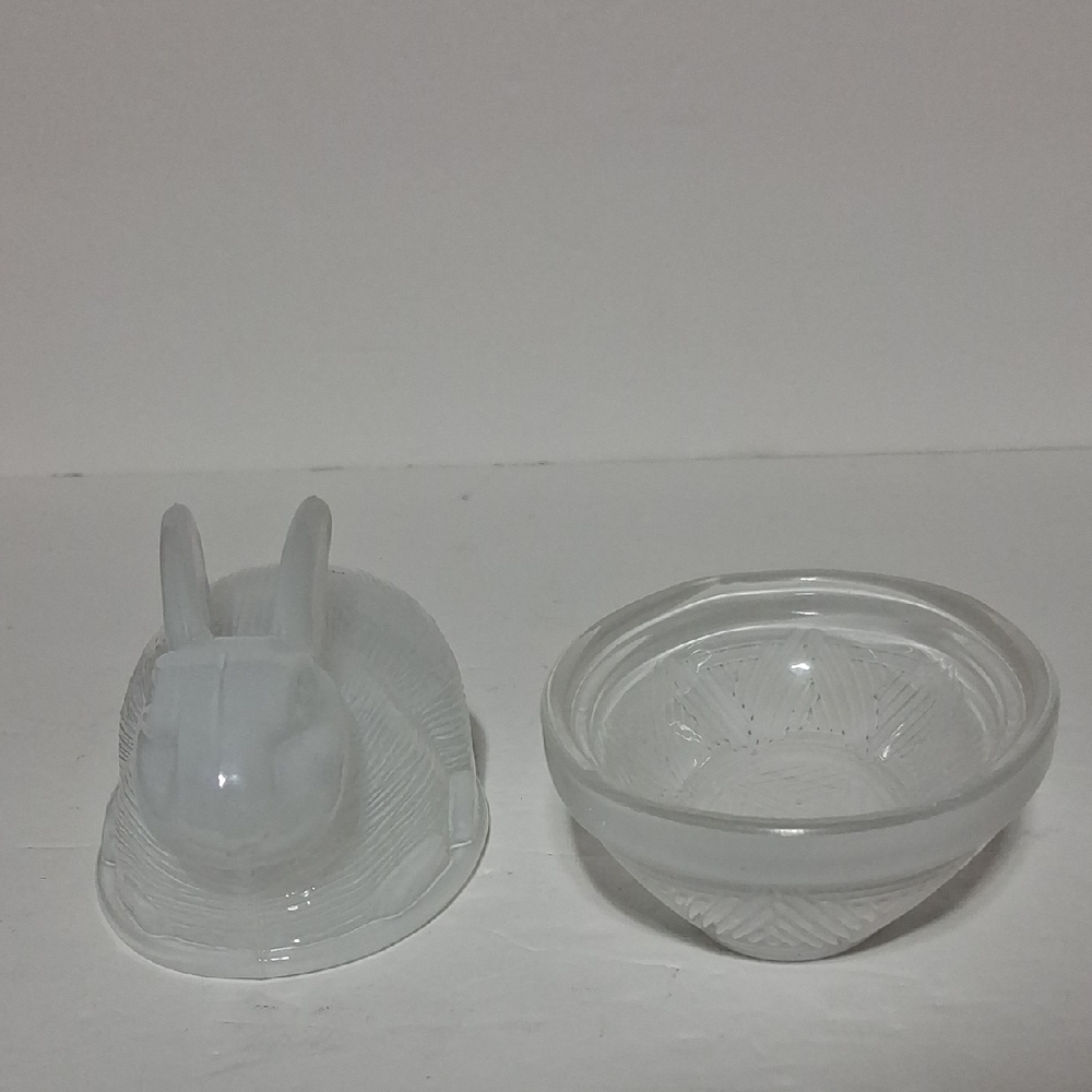 White Glass Rabbit Dish - Picture 4 of 7